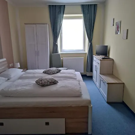 酒店 Garni Post 3*