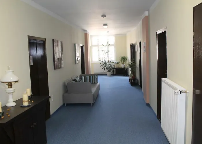 מלון Garni Post 3*